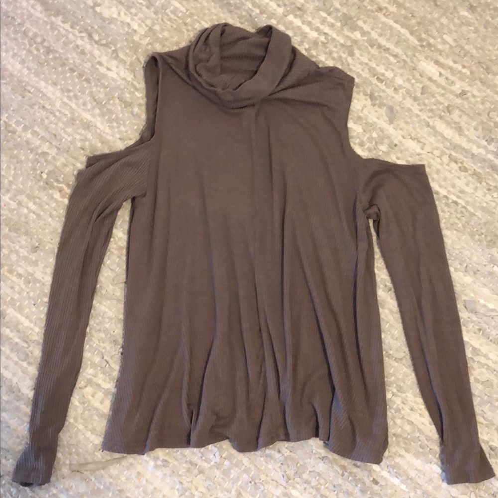 Open shoulder long sleeve